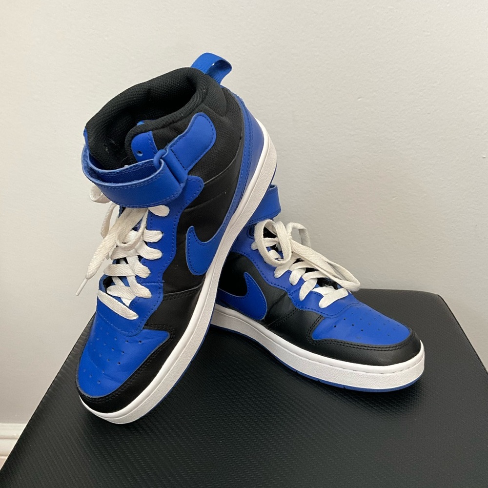 Shoes - Picture 2 of 3